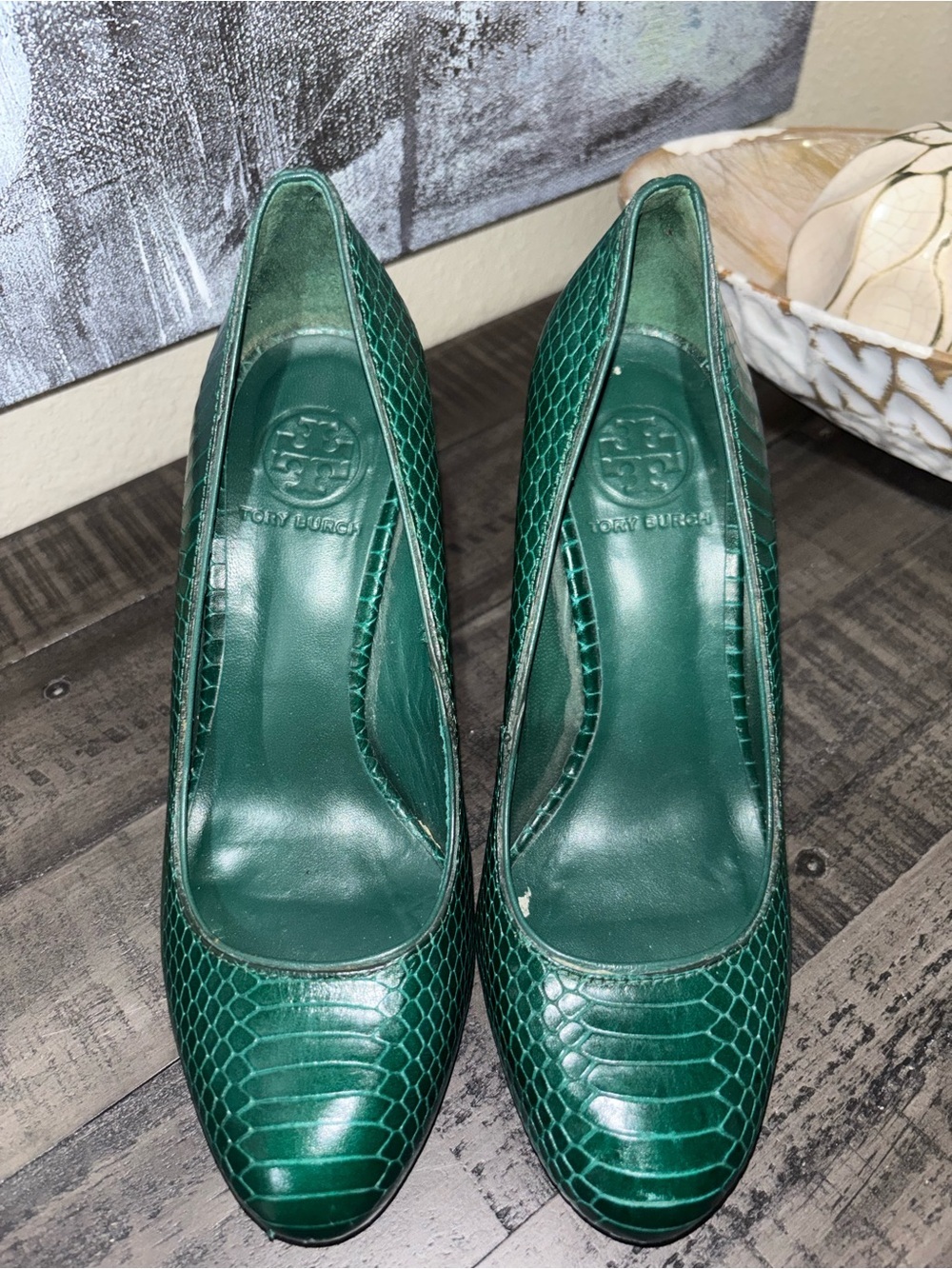 Tory Burch embossed leather animal print pumps BEAUTIFUL emerald green SZ 5 - Picture 6 of 8